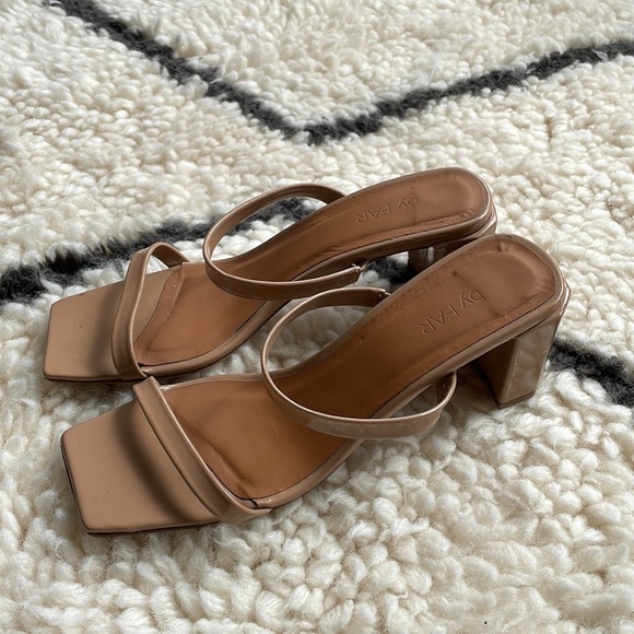 By Far Tanya Sandals in Nude Patent, Sz 39 - Picture 2 of 5